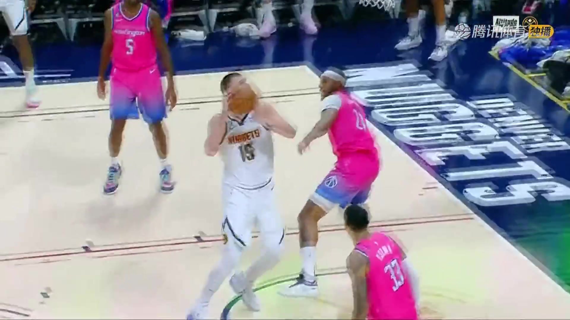 這效率要沖三連MVP？約基奇20中17爆砍43分14板8助5斷皆全隊(duì)最高（約基奇砍32分20籃板10助攻）