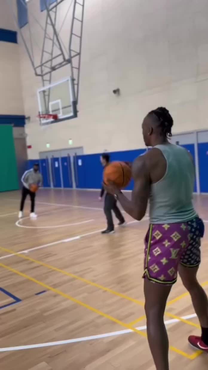 明天要復(fù)出！霍華德ins曬訓(xùn)練視頻：超人就要回歸賽場(chǎng)！（霍華德的ins賬號(hào)）