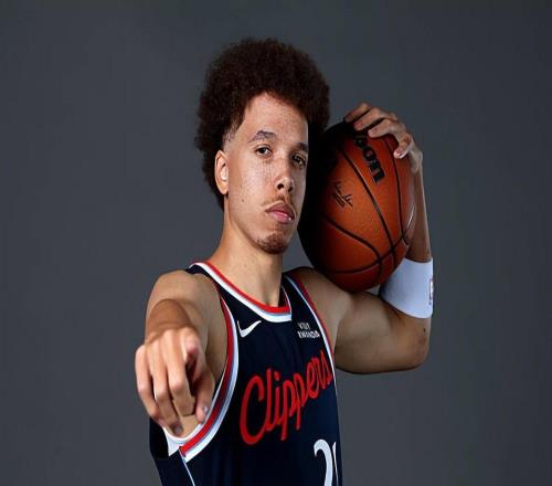 組織和串聯(lián)能力相當(dāng)不錯，快船第三陣容中還隱藏著一個小保羅