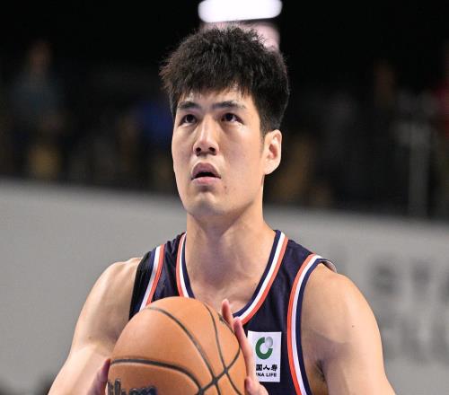 兩戰(zhàn)轟27+8！中國男籃26歲MVP閃耀NBA季前賽：戰(zhàn)快船末節(jié)大爆發(fā)